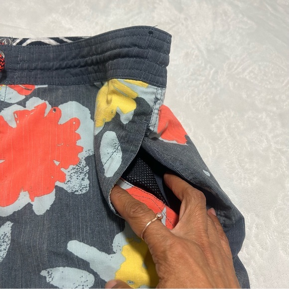 VOLCOM Stoneys Board Shorts Gray Floral Pockets Sz 34 - Picture 6 of 14